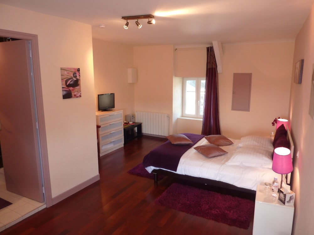 Standard Double Room (Emilia) photo 2