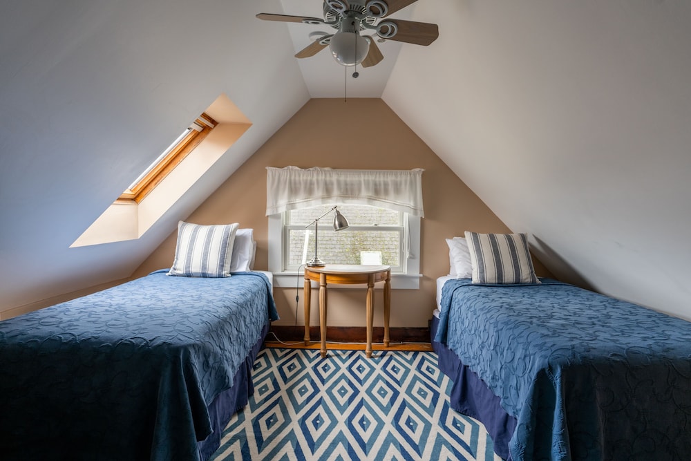 Standard Room, 2 Twin Beds, Non Smoking (No Pets)
