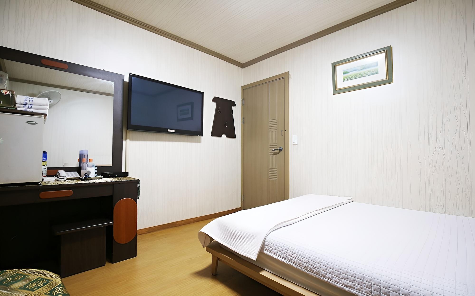 Room (Standard Room) photo 3
