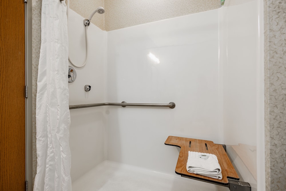 Room, 1 King Bed, Accessible, Jetted Tub (NonSmoking) - Photo 6