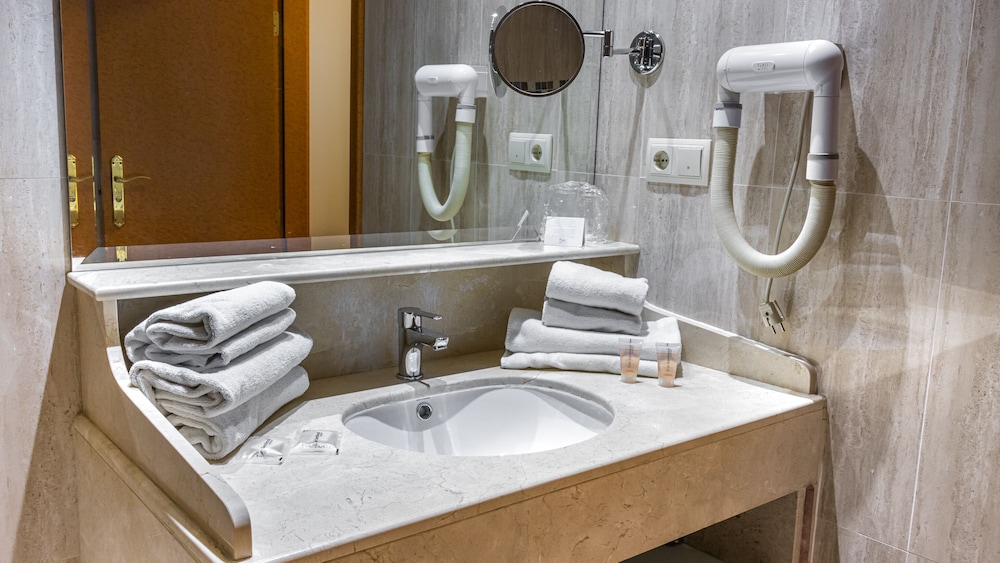 Superior Suite - Photo 5