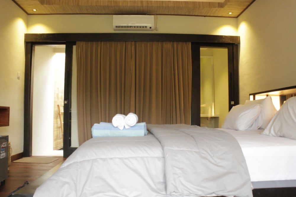 Deluxe Double Room, Terrace, Poolside photo 3