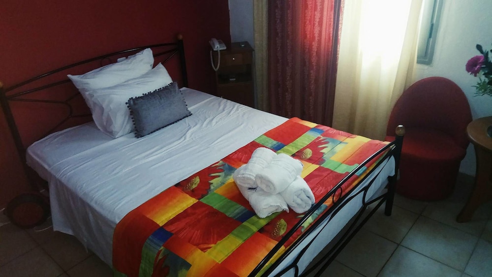 Basic Single Room, 1 Twin Bed photo 3