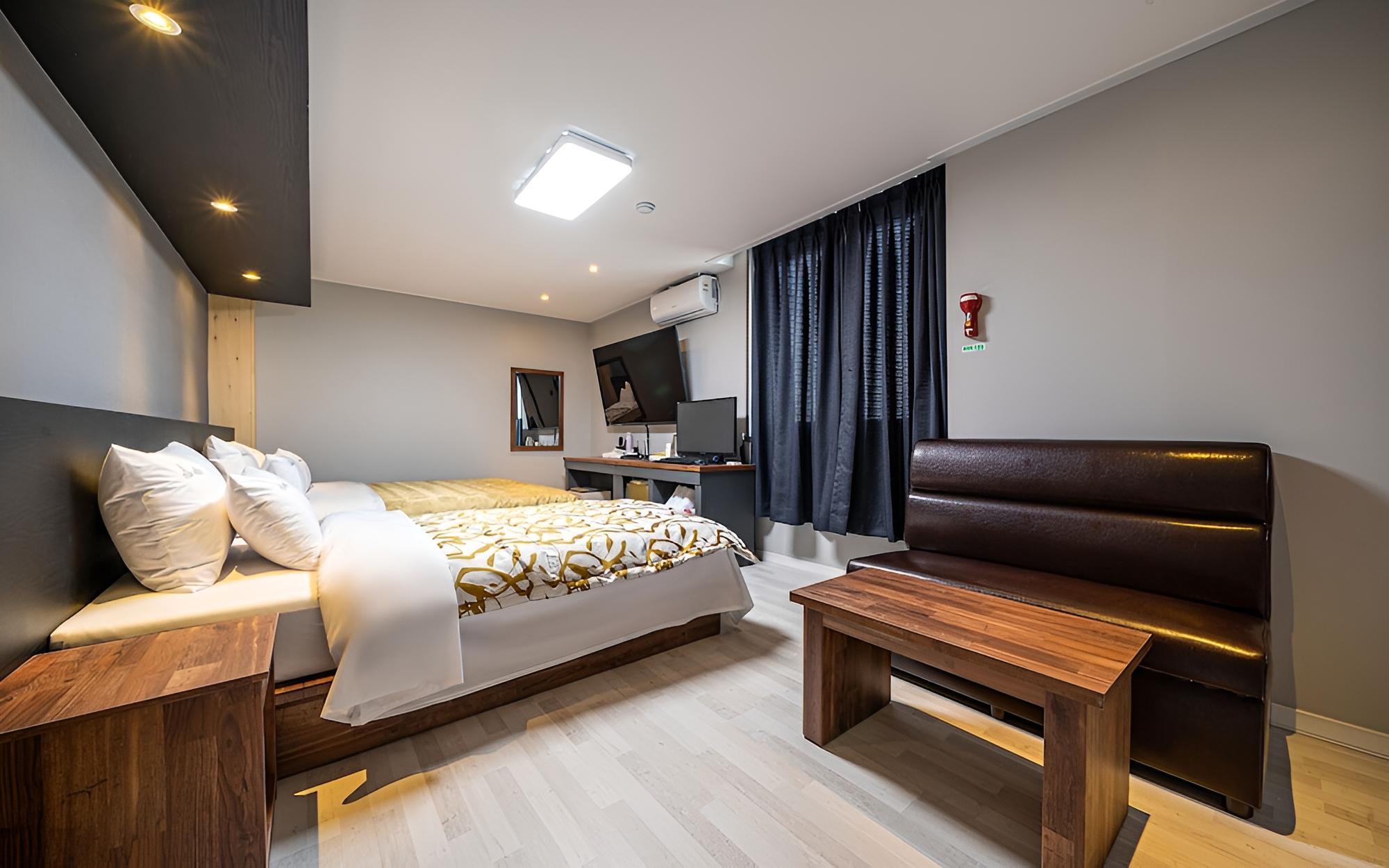 Room (Suite room (Twin NETFLIX Available)) - Photo 2