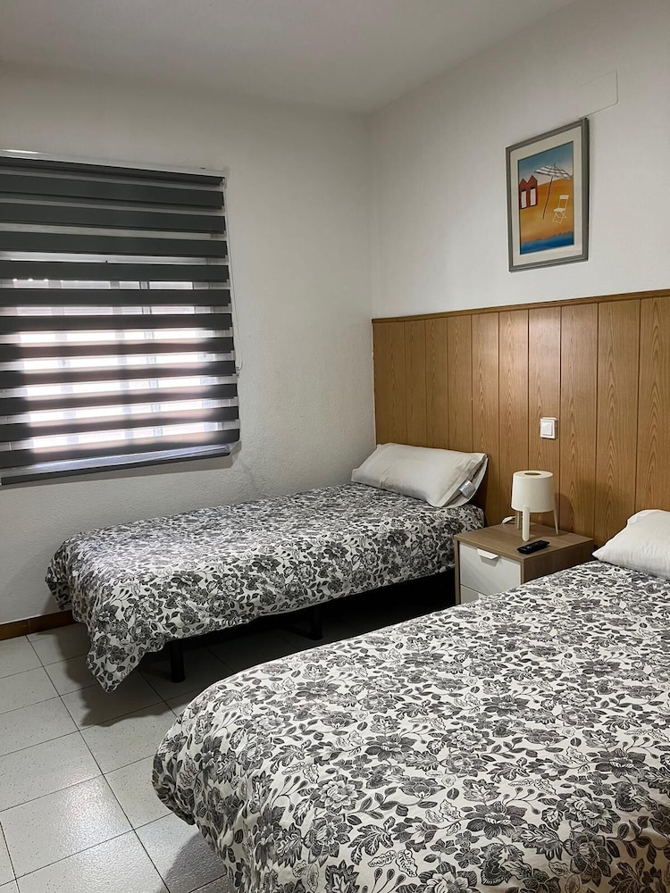 Twin Room with shared Bathroom photo 2