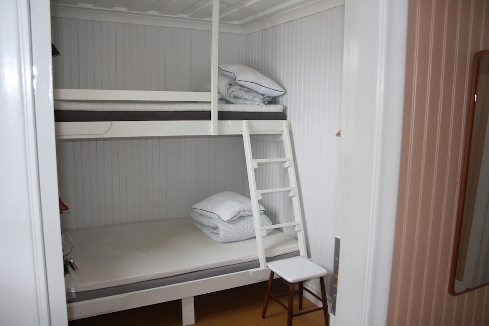 Economy Double Room, Shared Bathroom photo 1