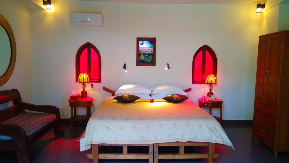 Two Bedroom Villa with Garden View - Photo 8
