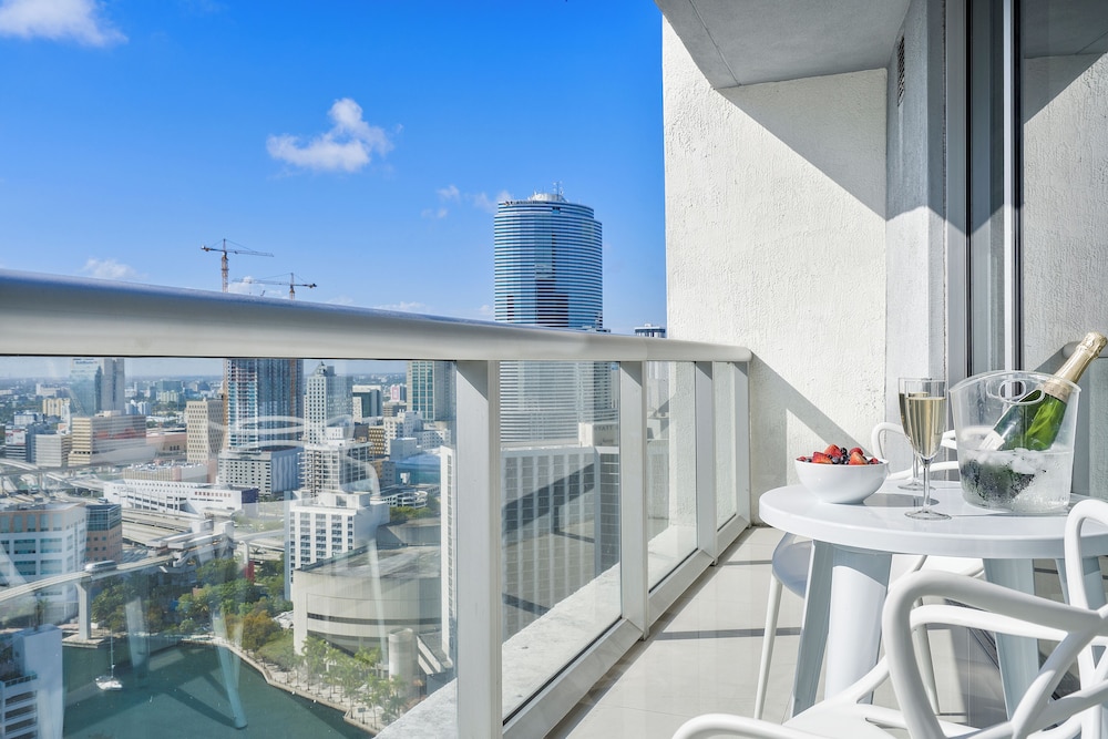 Boutique Apart, 1 King & Sofa Bed, Sauna, River/City Views, Balcony3106 thumbnail 6