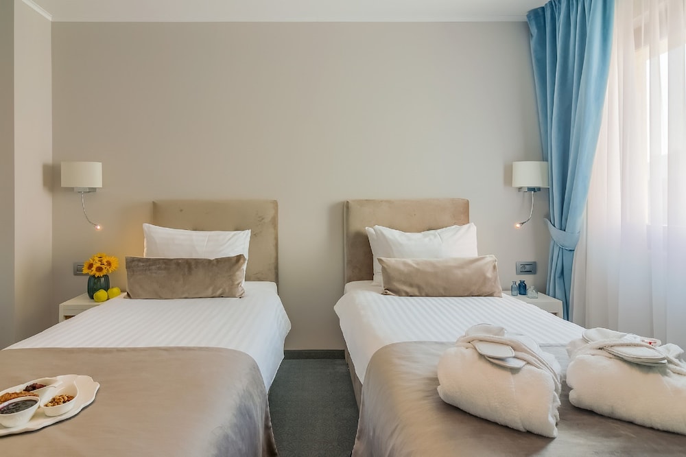 Deluxe Twin Room - Photo 3