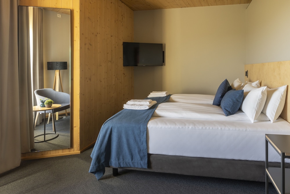 Standard Double or Twin Room - Photo 10