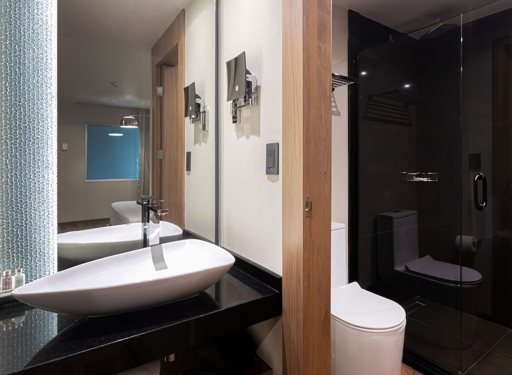 Triple Room, 2 Double Beds - Photo 8