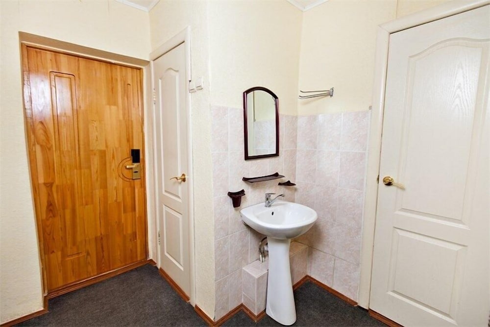 Economy Triple Room, Shared Bathroom photo 2