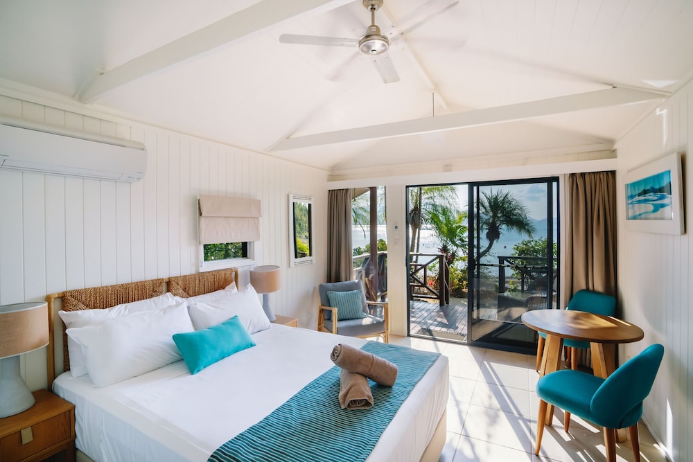 Beachfront Bure Villa with Ocean View