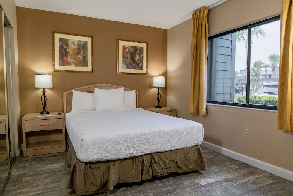 Suite, 2 Bedrooms - Street View