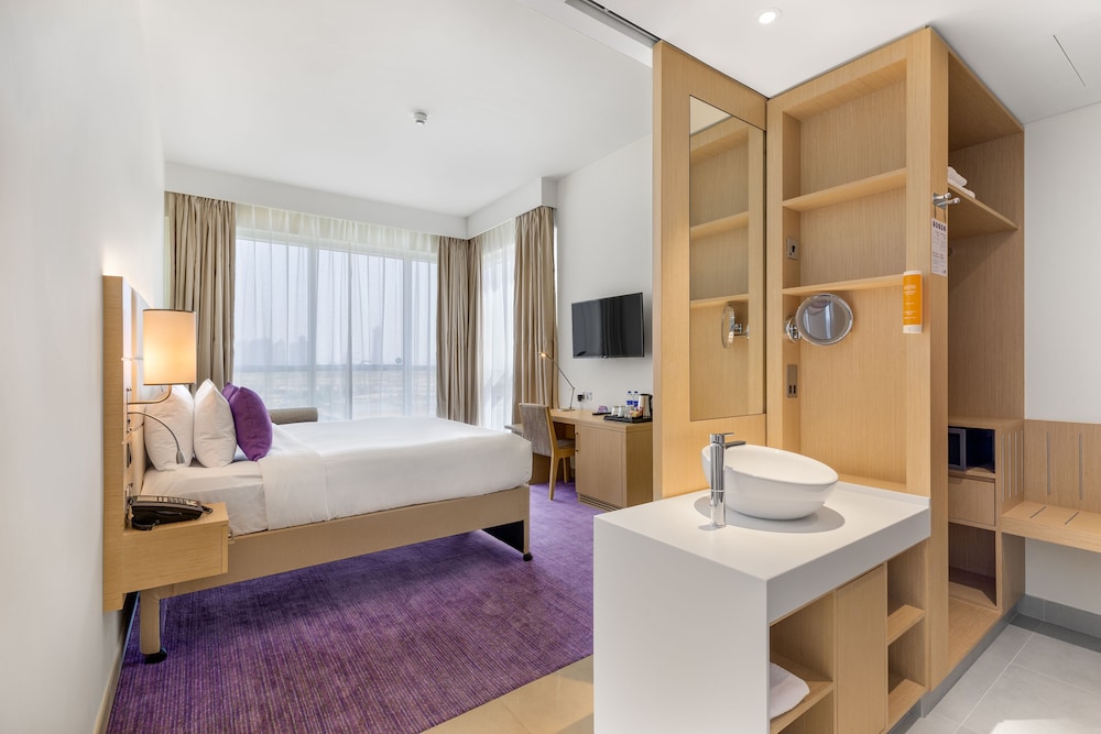Superior Room, 1 Queen Bed, Smoking, Corner photo 1