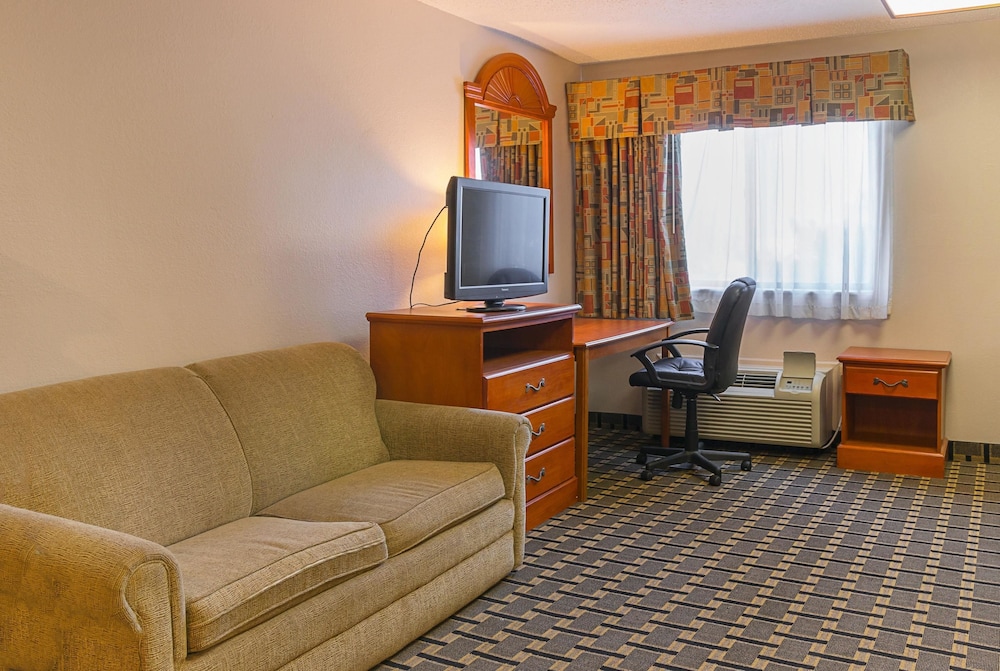 Suite, 1 King Bed, Non Smoking, Jetted Tub - Photo 2