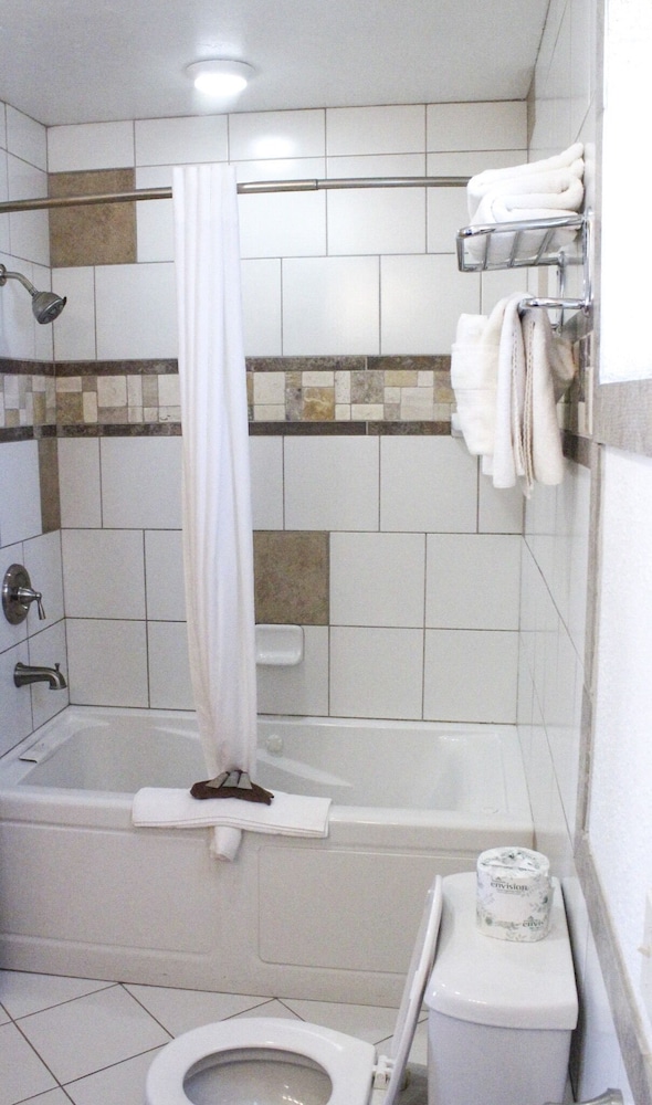 Suite, 1 King Bed, Jetted Tub photo 3