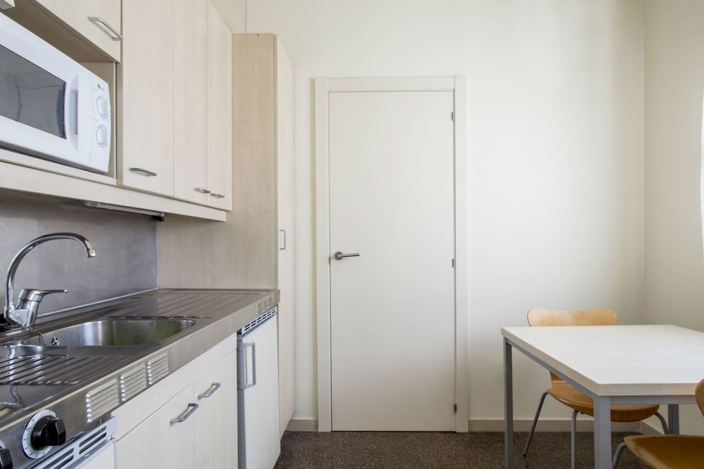 Basic Double Room, 2 Twin Beds, Kitchenette photo 2