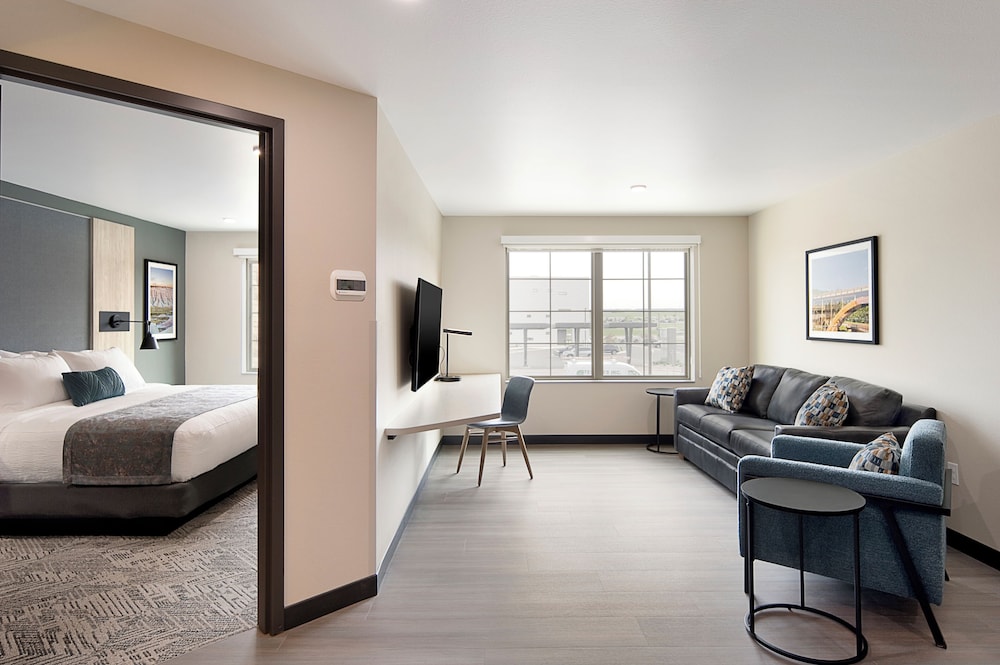 Suite, 1 King Bed
