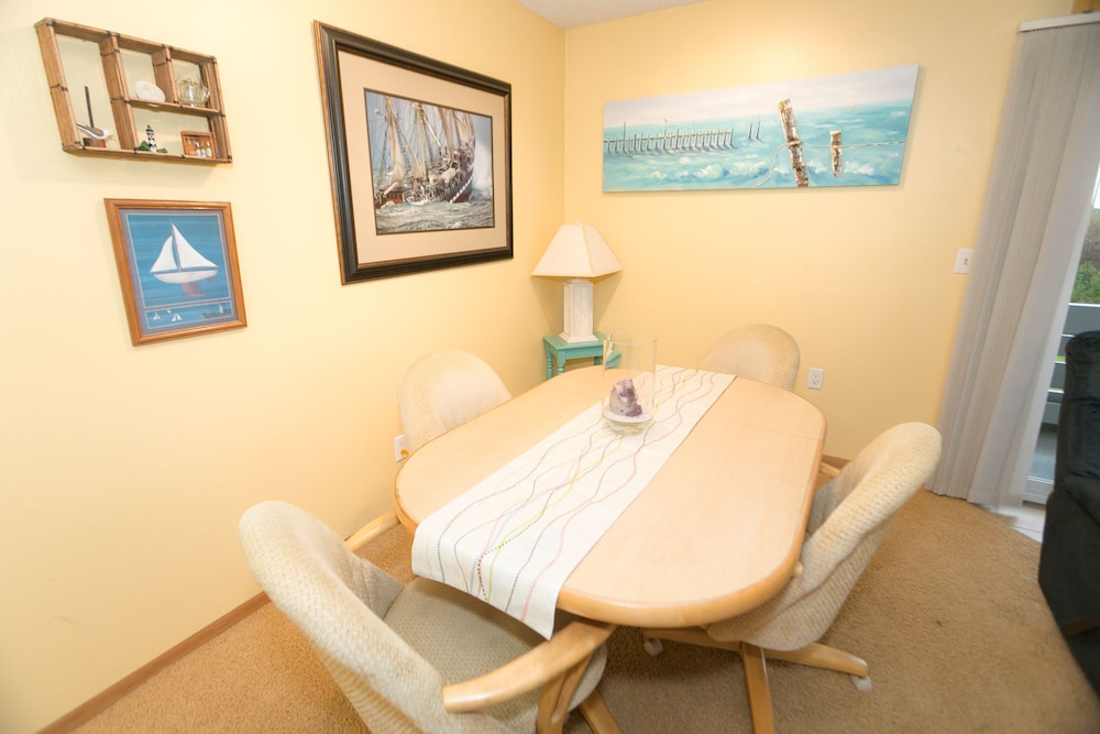 Deluxe Room, Multiple Beds, Kitchen, Pool View (1 Bedroom Dlx-Room 214-Pet Friendly) - Photo 10