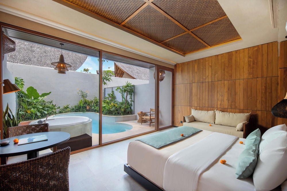 Grand Smart 1 Bedroom Villa with Private Pool and Hot Tub with Lagoon Access thumbnail 5