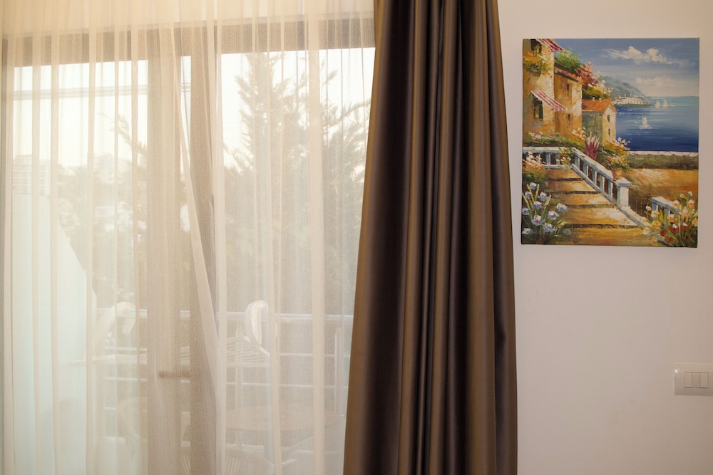Basic Double Room, Pool View