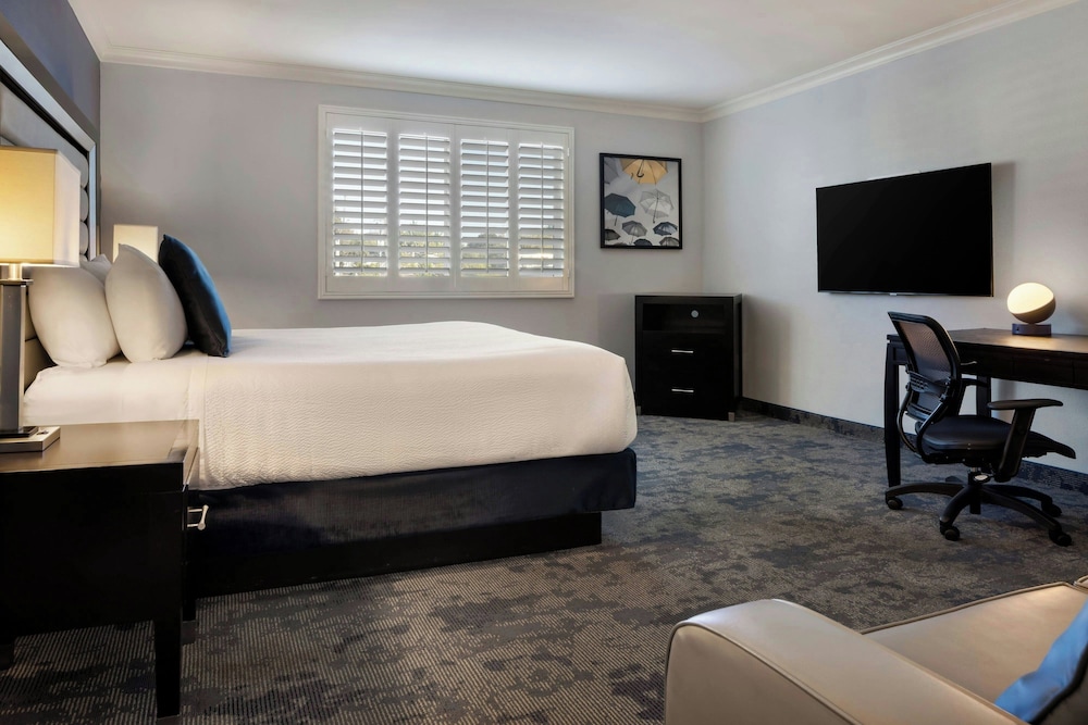 Studio, 1 Queen Bed with Sofa bed, Courtyard View - Photo 2