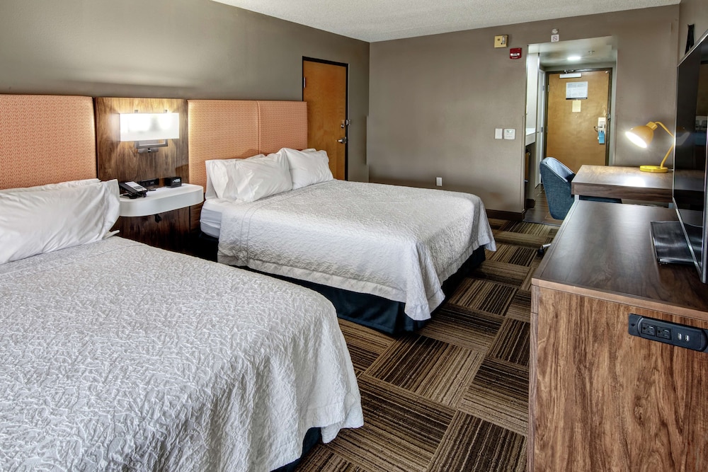Room, 2 Queen Beds, Refrigerator - Photo 2