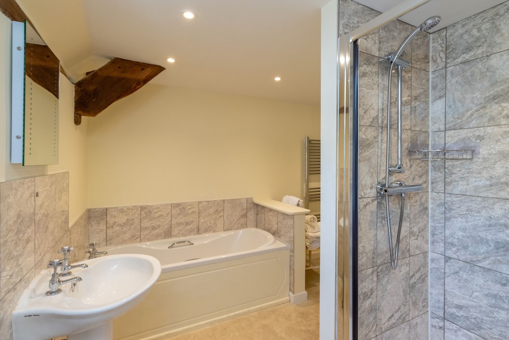 Executive Triple Room, Ensuite - Photo 17