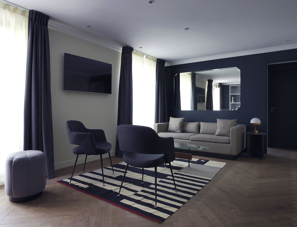 Signature Suite