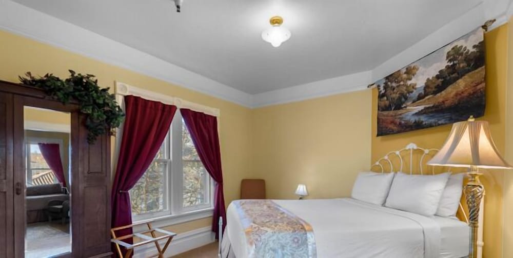 Upstairs Hideaway photo 1