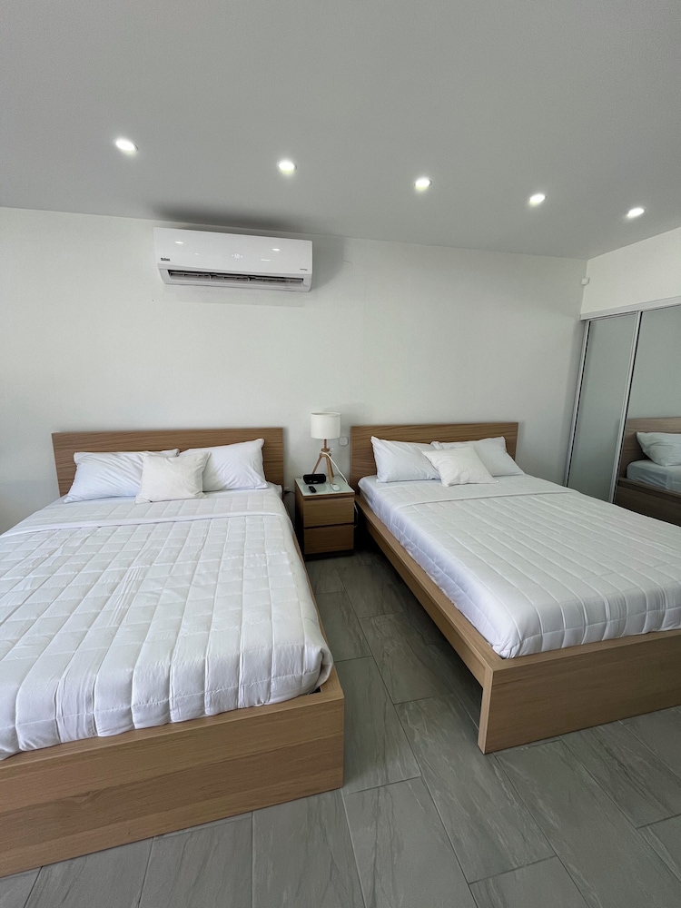 Comfort Apartment, 2 Queen Beds, Kitchen, Poolside