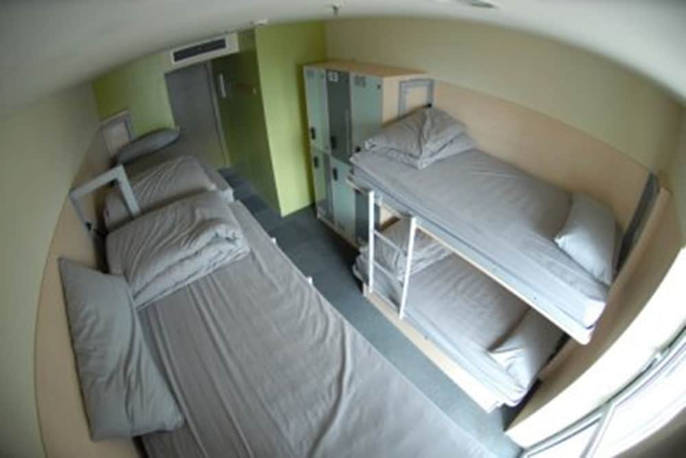 Shared Dormitory, Women only (Mixed Dorm 6 Bed Dorm) photo 3