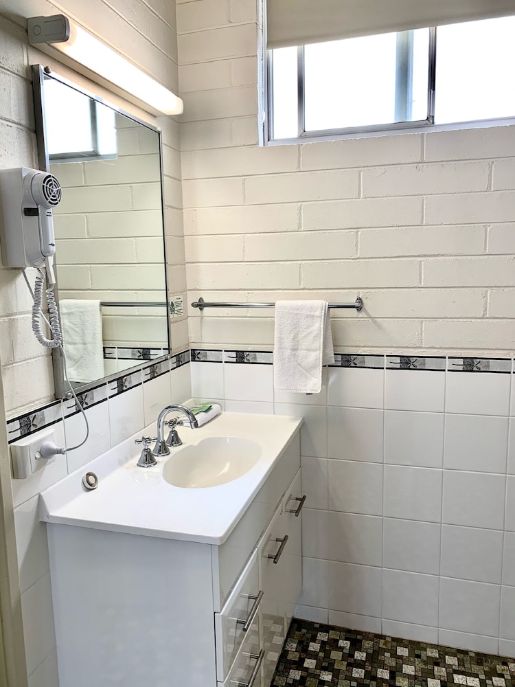Executive Twin Room, Multiple Beds, Microwave, Ground Floor photo 3