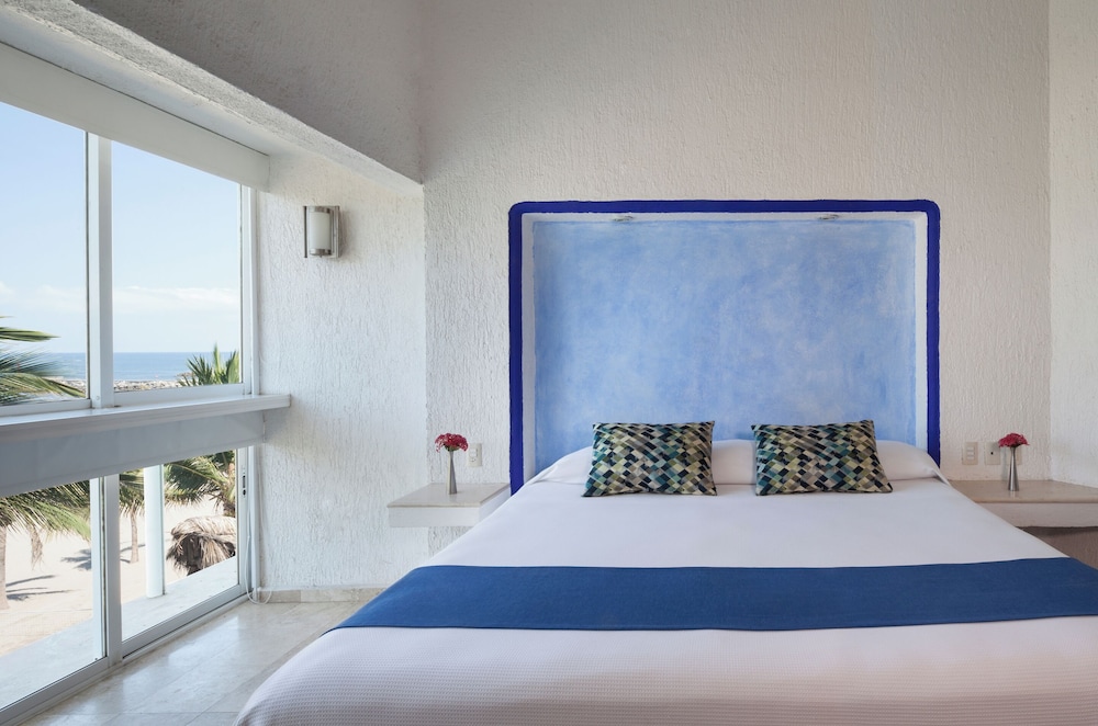 Superior Room, 1 King Bed, Sea View - Photo 8