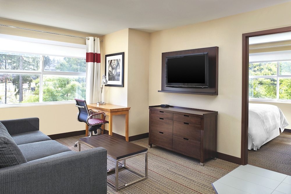 Executive Suite, 1 King Bed with Sofa bed - Photo 2