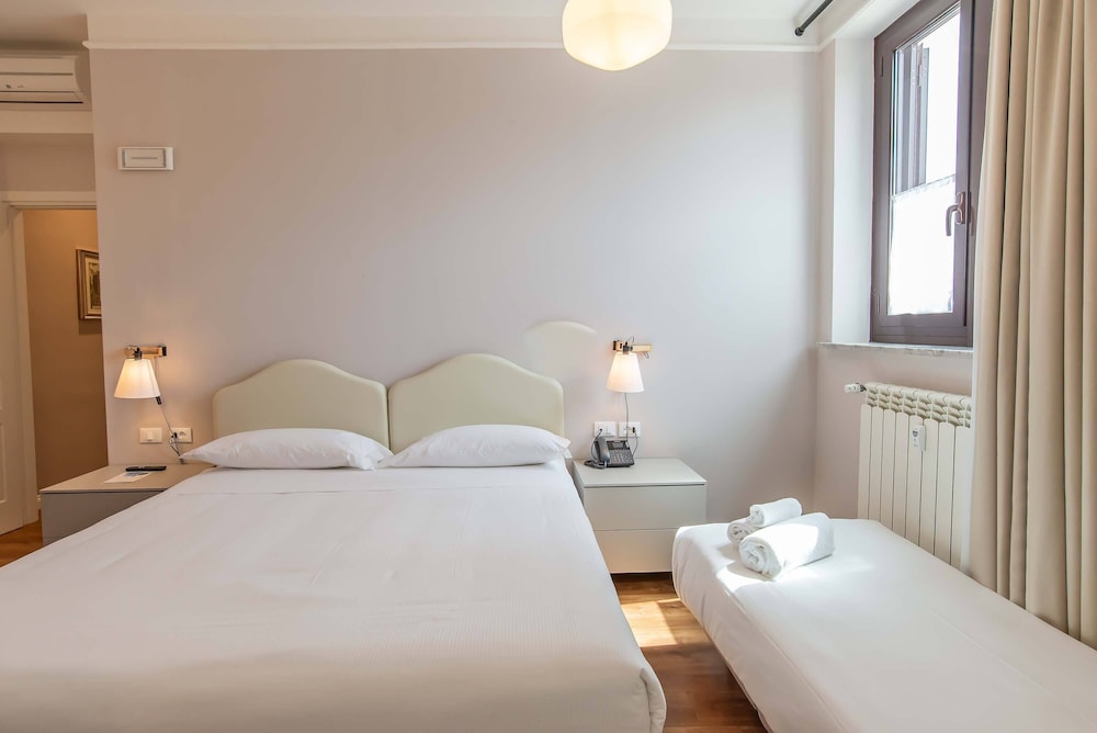 Standard Triple Room photo 2