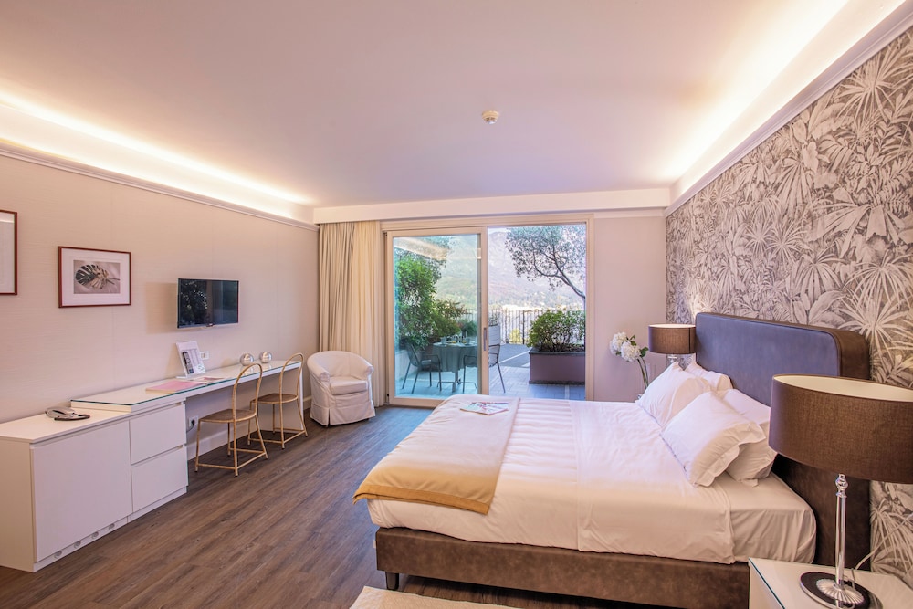 Junior Suite, Partial Lake View photo 1