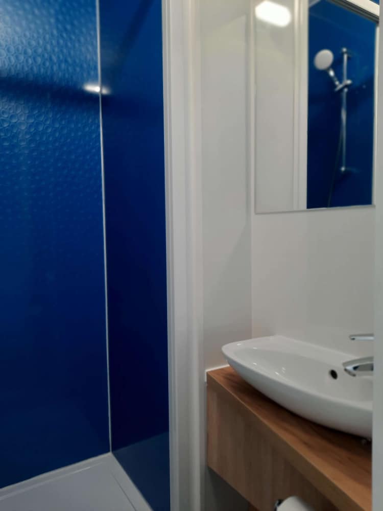 Standard Room, 3 Twin Beds - Photo 12