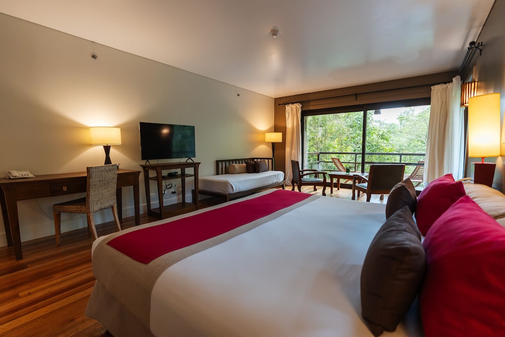 Superior Double Room thumbnail 6