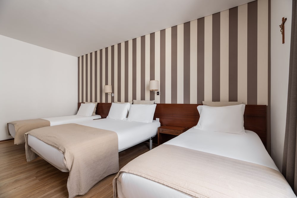 Double Room (With Extra Bed) photo 1