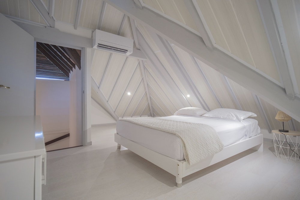 Deluxe Garden Bungalow (Mezzanine room with air conditioning) photo 2