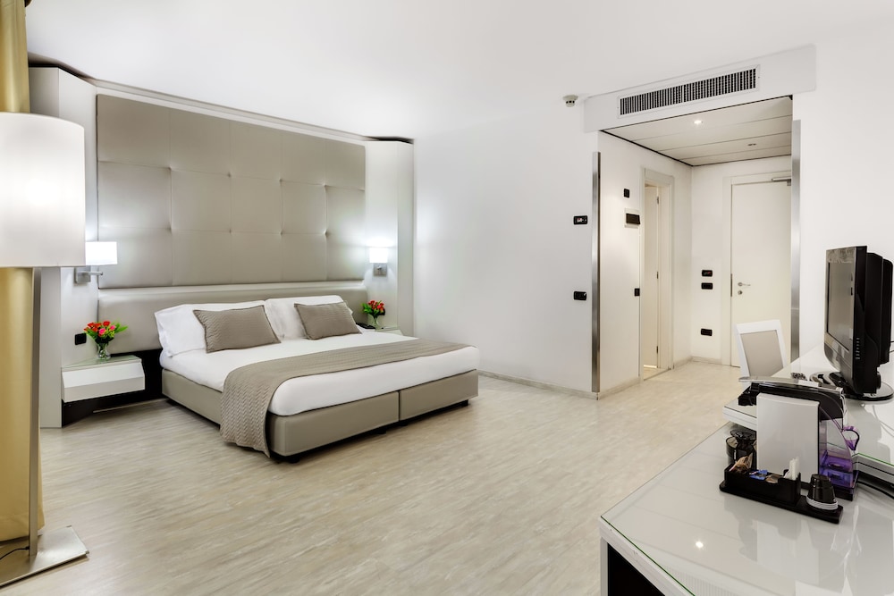 Standard Double or Twin Room - Photo 1
