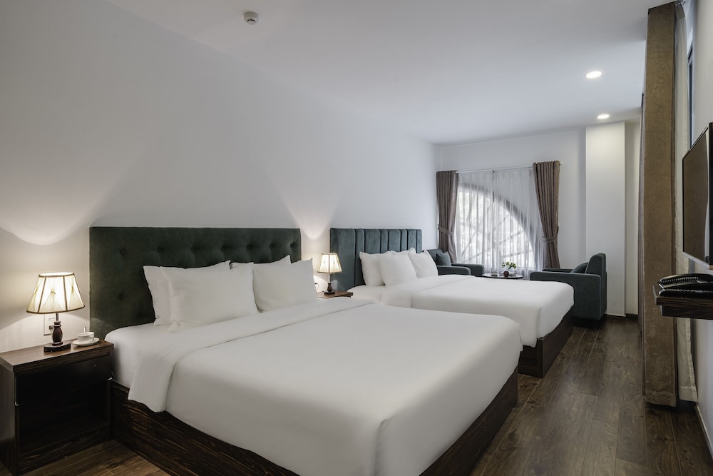 Deluxe Quadruple Room, Balcony photo 2
