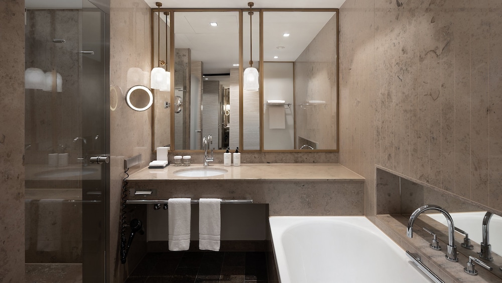 Club Room, 1 King Bed, Club Lounge Access