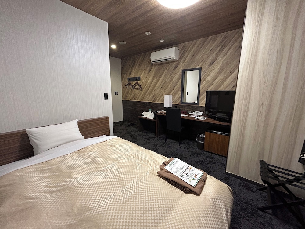 Premier Single Room, Non-Smoking, 15 ft2 Bed width 1400mm