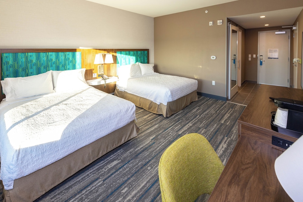 Room, 2 Queen Beds, Refrigerator - Photo 4