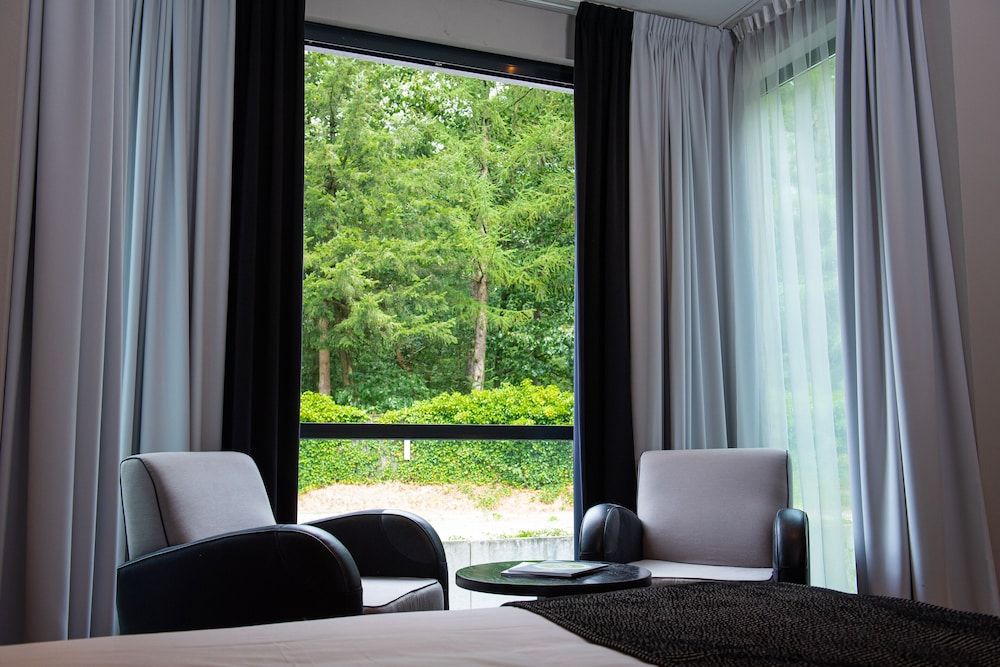 Grand Double Room, 1 King Bed, Garden View photo 3