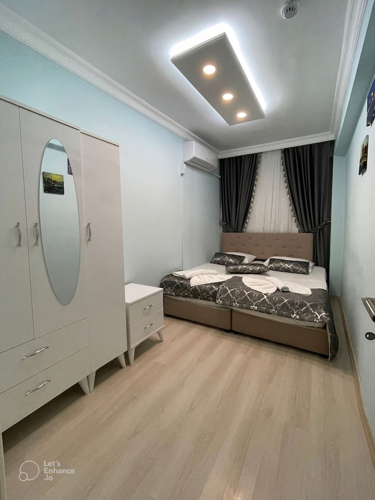 Signature Apartment photo 2