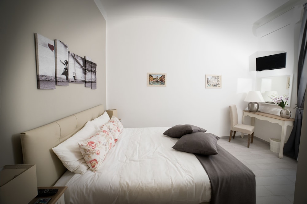 Classic Double Room, Balcony, Courtyard View